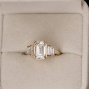 แหวนเพชรเพาะเลี้ยง 2.01 กะรัต ทรงเอเมอรัลด์ห้าเม็ด แหวนสัญญา ทองคำแท้ 14K ของขวัญขอแต่งงานสุดหรูสำหรับแฟนสาว - Product Image 3