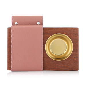 Quemador de incienso árabe de madera con un inserto de metal dorado y una correa de cuero rosa. Artículo de decoración para el hogar elegante y funcional - Product Image 2