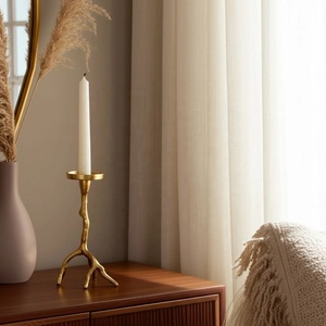 Bougeoir antique Design élégant de branche Accent de décor durable fait à la main Parfait pour le salon et la table à manger - Product Image 1