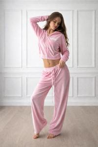 Conjunto Deportivo Rosa con Pedrería, Transpirable, Sudadera Corta Oversize y Pantalones Acampanados, Dos Piezas, Fabricante Personalizado OEM - Product Image 3