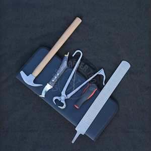 Kit d'outils professionnels pour fermeur de chevaux, comprenant des pinces à sabots pour poulains, des râpes, un marteau de sablage et un couteau à sabots à extrémité en laiton - Product Image 1