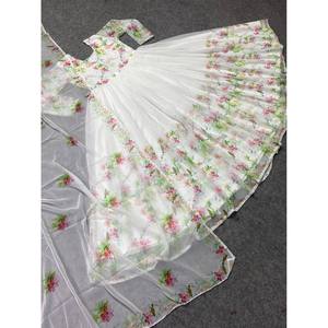 Robe Anarkali traditionnelle musulmane NF Designer et pantalon avec dupatta dans un nouveau style fantaisie blanc XL - Product Image 2