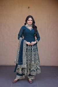 Ensemble indien pakistanais brodé vert, haut Anarkali à manches longues, pantalon palazzo, dupatta, tenue de fête - Product Image 1