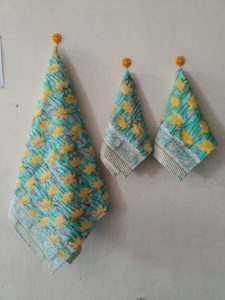 Juego de toalla de baño de algodón orgánico estampada a mano y 2 toallas de mano en tela de algodón tipo gofre, de alta absorción, suave para la piel, para el hogar. - Product Image 2