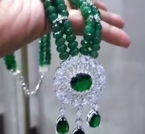 Colgante elegante y hermoso de diseñador con diamantes americanos y perlas para mujeres y niñas, colección para bodas y fiestas. - Product Image 2