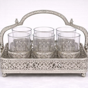 Service à thé marocain de luxe, 6 verres avec supports en métal doré - Product Image 1
