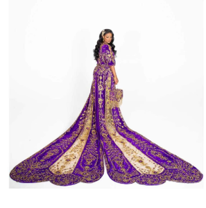 Vestido Dirac Somalí Morado Real con Bordado Dorado de Lujo y Cola Larga - Product Image 2