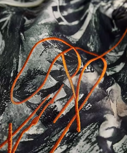 Shorts pour hommes à imprimé camouflage, taille mi-haute, séchage rapide, décontractés, avec logo orange sur le devant - Product Image 4