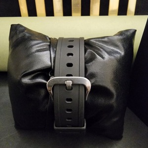 Reloj de Diamantes de Lujo Exclusivo con Caja de Acero Inoxidable, Semi-Engastado con Múltiples Piedras y Correa de Goma Negra - Product Image 6