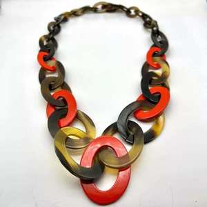 Collier en tungstène au design unique avec pendentif en résine époxy fait main et perle, disponible au prix direct usine - Product Image 2