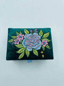 Organiseurs de bijoux faits à la main, multicolores, forme personnalisable, brodés à la main, taille sur mesure par whimsy art craft - Product Image 2