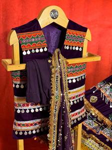 Vestido Corto Estilo Vintage Afgano Kuchi con Exclusivos Patrones de Bordado Hechos a Mano y Trabajo Tradicional con Espejos - Product Image 2