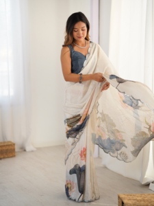 Sari indien traditionnel pour mariage, imprimé de motifs floraux Kutchi, en chinnon lourd, avec bordure perlée, pour femmes. - Product Image 2