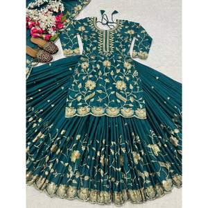 Conjunto Elegante de Diseñador para Fiesta: Top de Satén, Lehenga y Dupatta - Product Image 2