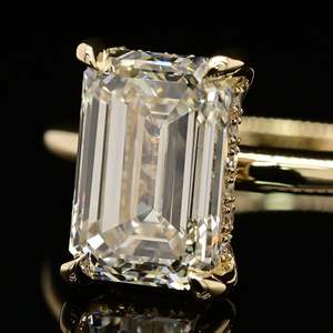 Bagues en or 14K avec diamant de laboratoire VVS taille émeraude, certifiées IGI, à halo caché et griffes de talon, vente en gros directe usine de bijoux - Product Image 2