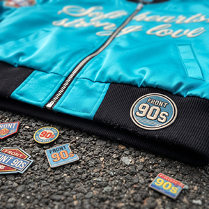เสื้อแจ็คเก็ตซาตินปักลายแบบ OEM สำหรับผู้หญิง แฟชั่นสตรีท เสื้อแจ็คเก็ตผ้าซาตินซิป เสื้อแจ็คเก็ตวาร์ซิตี้ผ้าซาตินสำหรับผู้หญิง - Product Image 5