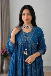 Ensemble de robe Anarkali Mul Chanderi de qualité supérieure pour femmes, avec de magnifiques broderies dorées et un bas assorti. - Product Image 3