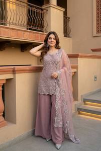 Ensemble Salwar Kameez en crêpe de soie brodé rose avec dupatta en dentelle, tenue ethnique pour femmes pour mariage ou fête - Product Image 2