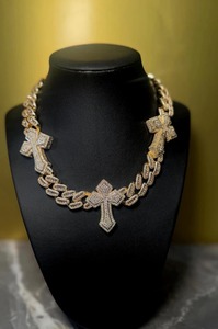 Cadena Cubana de Plata de Ley 925 con Diamantes de Calidad Premium para Regalo de Aniversario y Ocasiones Románticas Disponible a Precio de Exportación - Product Image 4