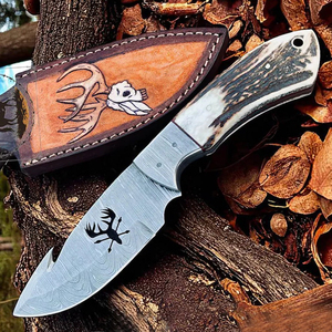 Couteau de chasse OEM Wirecut en acier Damas, couteau à dépecer, manche en bois de cerf, lame fixe, couteau de camping et d'extérieur EDC avec étui en cuir - Product Image 1