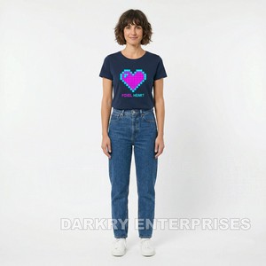 Camiseta de Mujer con Estampado de Lámina Dorada, Camiseta de Algodón Rosa Personalizada, Elegante Corona Floral, Tops para Mujer, Fabricante de Ropa de Lujo, OEM - Product Image 2