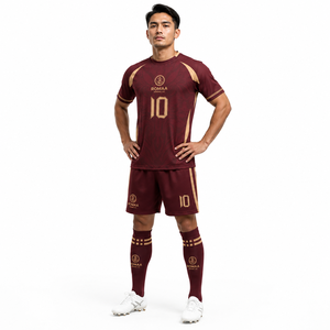 Tenue de football personnalisée bordeaux et or, maillot, short et chaussettes de qualité supérieure, sublimés, antibactériens, séchage rapide, pour équipes de football - Product Image 5