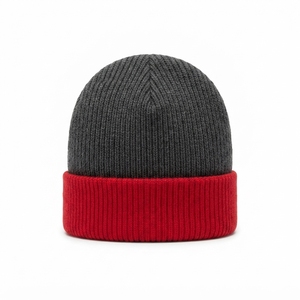 Gorro de Punto Personalizado en Gris Carbón y Rojo, Gorro de Invierno Cálido con Puño y Logotipo Bordado - Product Image 3