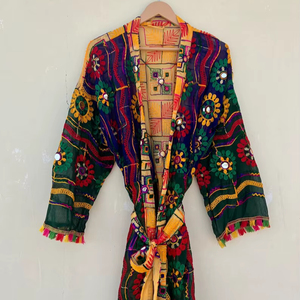 ชุดกิโมโนลายการ์ตูนพิมพ์ลายด้วยมือ ดีไซน์ไม่ซ้ำใคร ชุดนอนผ้าฝ้าย 100% คอวี เอวยางยืด ใส่สบาย ระบายอากาศได้ดี เหมาะสำหรับฤดูร้อน - Product Image 1