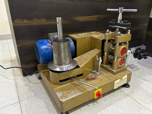 Machine à aplatir et à tréfiler le fil d'or de haute précision, type semi-automatique pour la fabrication de bijoux avec système de contrôle de vitesse stable - Product Image 4