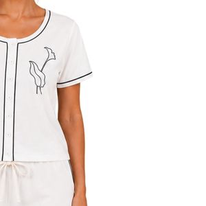 Conjunto de dos piezas de pantalones cortos blancos y negros para mujer, top con cuello cuadrado y botones, estampado minimalista de líneas florales, ropa informal de verano de algodón para estar en casa - Product Image 4