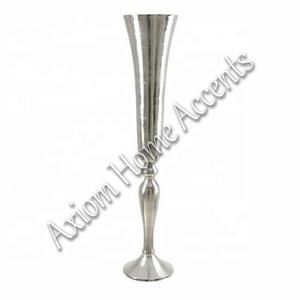 Vase en porcelaine sophistiqué avec une touche moderne Vase de sol par Axiom Home Accents Glaçure transparente pour la décoration de table - Product Image 1