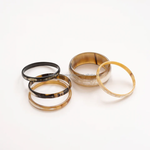 Brazalete de cuerno de buey natural, joyería de cuerno de búfalo moderna ultrafina para mujer, brazaletes artesanales naturales para mujer de FWE - Product Image 1