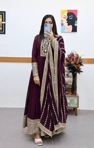 Traje Anarkali Bordado Color Borgoña para Mujer, Vestido Pakistaní para Bodas, Fiestas y Graduaciones, Manga Larga, Atuendo Formal de Noche con Dupatta - Product Image 4