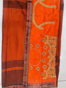 Sari de Seda Banarasi Pura de Diseñador de Moda, Ropa Étnica India de Lujo para Bodas y Fiestas, con Blusa con Bordado Tejido para Mujer - Product Image 2