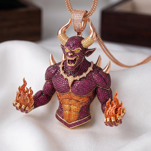 Collar llamativo con colgante de demonio y busto de moissanita en tono plateado chapado en oro, con detalles de pedrería y garra de fuego - Product Image 3