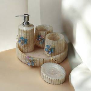 Ensemble de salle de bain élégant en résine, 5 pièces, décor rond floral perlé pour lavabo, idéal pour la maison et l'hôtel - Product Image 1