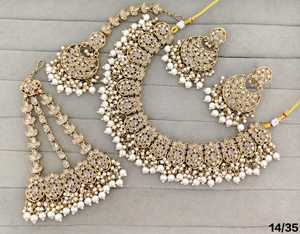 Parure de bijoux ethnique plaqué or antique avec collier ras-du-cou en zircon cubique, pendentif perlé, motif floral, pour mariée, avec boucles d'oreilles, mang tika et pasa - Product Image 2