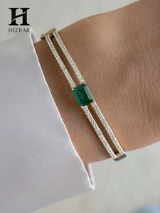 Brazalete de Diamantes de Doble Hilera de Lujo con Piedra Central Verde Corte Esmeralda, Joyería Fina de Oro de 18K - Product Image 2