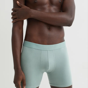 Calzoncillos bóxer de cintura media para hombre, de color liso, de seda tejida, transpirables, de secado rápido, con logo en la cintura - Product Image 1