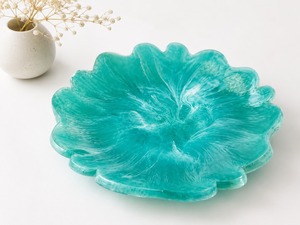 Bol en résine design avec surface brillante pour décoration, accent de table à manger et cadeaux - Product Image 6