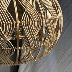 Abat-jour suspendu en rotin naturel, tissé à la main, pour restaurant, café, hôtel, maison, décoration intérieure bohème et côtier, fabrication artisanale - Product Image 3