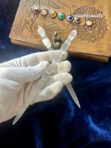 Venta al por mayor palo de torre de cristal de selenita natural regalo espiritual amor piedra energía curación varita otras artesanías de cristal de China - Product Image 3