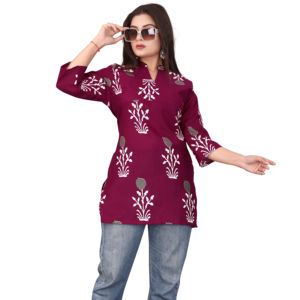 Venta al por mayor de blusas estampadas de rayón Polly para mujer, tallas M a 3XL, pedidos al por mayor para minoristas de moda y distribuidores de ropa a nivel mundial desde India. - Product Image 1
