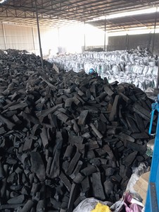 Charbon de bois de Khaya de qualité export |   Bois de chauffage pour barbecue en bois dur du Vietnam |   Combustion stable et faible émission de fumée |   Approvisionnement d'usine - Product Image 5