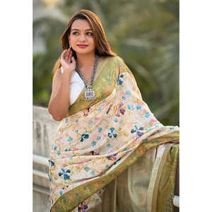 Sari de Seda Tussar Verde con Estampado Mehendi Kalamkari y Borde Tejido con Zari para Vestir de Noche - Product Image 2