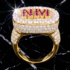 Bague de fête personnalisée en argent 925 plaqué rhodium, sertie de rubis rouges et de moissanites rondes, style hip-hop, pour amis - Product Image 2