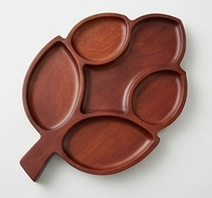 Plateau de service en bois fait main, design minimaliste, motif végétal, bois naturel poli, pour les fêtes - Product Image 4