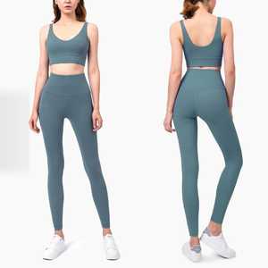 Conjunto de Yoga para Mujer, Diseño Único, Fabricación Pakistaní, para Uso en Exteriores, Hecho de Poliéster - Product Image 4