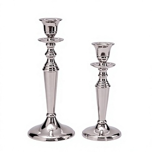 Nouveau design, couleur argent, petite taille, lot de 2 bougeoirs en aluminium faits à la main, résistants à la chaleur, pour la décoration de table à la maison ou pour un mariage - Product Image 1