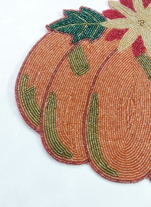 Set de table en forme de citrouille perlé à la main avec fleur de poinsettia, décoration de table pour la récolte d'automne, décoration de table pour Thanksgiving et Noël - Product Image 3